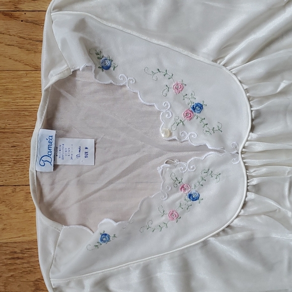 Vintage nightgown with embroidered applique roses M - Picture 3 of 6